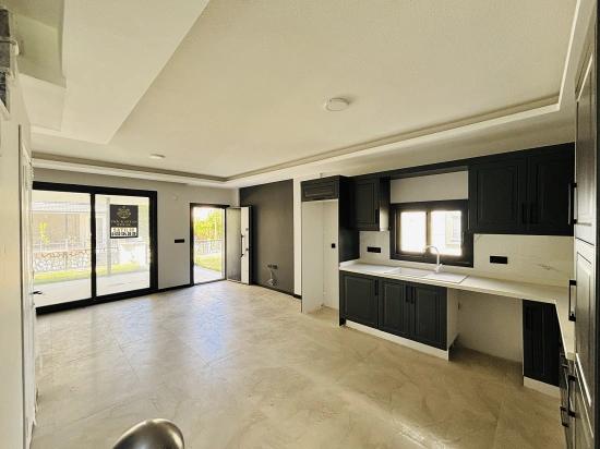 Doppelhaushälfte Zum Verkauf Im Stadtteil Payamlı, Seferihisar, İzmir, 350 M Vom Meer Entfernt, 3+1-zimmer-aufteilung.