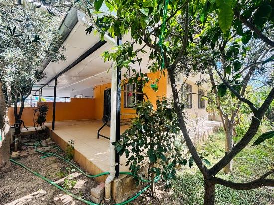 Erdgeschosswohnung (1+1) Mit Meerblick Im Stadtteil Bengiler, Seferihisar, Izmir Zu Verkaufen.