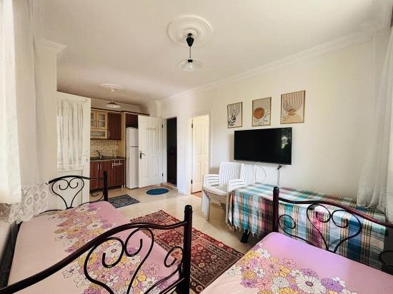Erdgeschosswohnung (1+1) Mit Meerblick Im Stadtteil Bengiler, Seferihisar, Izmir Zu Verkaufen.