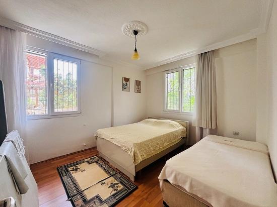 Erdgeschosswohnung (1+1) Mit Meerblick Im Stadtteil Bengiler, Seferihisar, Izmir Zu Verkaufen.
