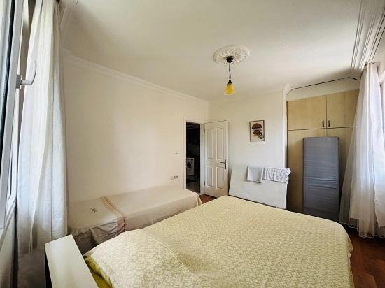 Erdgeschosswohnung (1+1) Mit Meerblick Im Stadtteil Bengiler, Seferihisar, Izmir Zu Verkaufen.