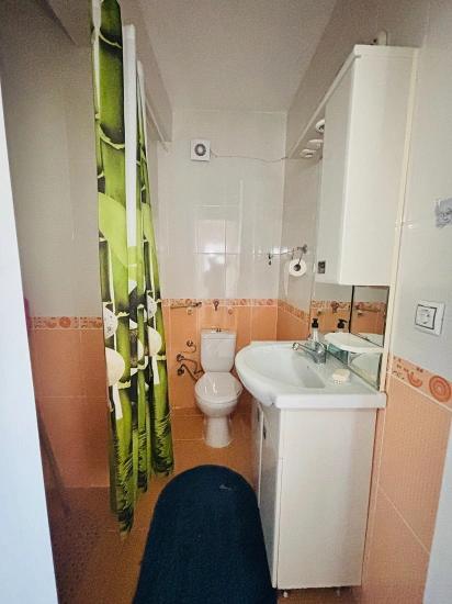 Erdgeschosswohnung (1+1) Mit Meerblick Im Stadtteil Bengiler, Seferihisar, Izmir Zu Verkaufen.