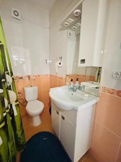 Erdgeschosswohnung (1+1) Mit Meerblick Im Stadtteil Bengiler, Seferihisar, Izmir Zu Verkaufen.