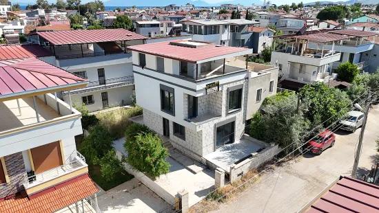 In İzmir Seferihisar Cumhuriyet Mahallesi Gibt Es Eine 5+1 Satılık Müstakil Villa Zu Kaufen. Übersetzung: In Izmir Seferihisar Cumhuriyet Viertel Gibt Es Eine 5+1 Zu Verkaufende Separate Villa. Korrektur: In Izmir Seferihisar Cumhuriyet Stadtteil Gibt Es Eine 5+1 Zu Verkaufende Separate Villa. Letzte Korrektur: In Izmir Seferihisar Cumhuriyet Stadtteil Befindet Sich Eine 5+1 Satılık Müstakil Villa Zum Verkauf, Dies Wird Zu: In Izmir Seferihisar Cumhuriyet Stadtteil Befindet Sich Eine 5+1 Separate Villa Zum Verkauf. Die Endgültige Antwort Lautet: In Izmir Seferihisar Cumhuriyet Stadtteil Befindet Sich Eine 5+1 Separate Villa Zum Verkauf.
