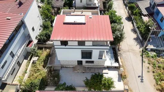 In İzmir Seferihisar Cumhuriyet Mahallesi Gibt Es Eine 5+1 Satılık Müstakil Villa Zu Kaufen. Übersetzung: In Izmir Seferihisar Cumhuriyet Viertel Gibt Es Eine 5+1 Zu Verkaufende Separate Villa. Korrektur: In Izmir Seferihisar Cumhuriyet Stadtteil Gibt Es Eine 5+1 Zu Verkaufende Separate Villa. Letzte Korrektur: In Izmir Seferihisar Cumhuriyet Stadtteil Befindet Sich Eine 5+1 Satılık Müstakil Villa Zum Verkauf, Dies Wird Zu: In Izmir Seferihisar Cumhuriyet Stadtteil Befindet Sich Eine 5+1 Separate Villa Zum Verkauf. Die Endgültige Antwort Lautet: In Izmir Seferihisar Cumhuriyet Stadtteil Befindet Sich Eine 5+1 Separate Villa Zum Verkauf.