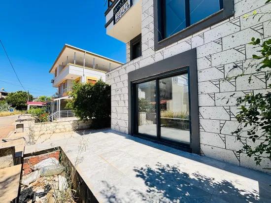 In İzmir Seferihisar Cumhuriyet Mahallesi Gibt Es Eine 5+1 Satılık Müstakil Villa Zu Kaufen. Übersetzung: In Izmir Seferihisar Cumhuriyet Viertel Gibt Es Eine 5+1 Zu Verkaufende Separate Villa. Korrektur: In Izmir Seferihisar Cumhuriyet Stadtteil Gibt Es Eine 5+1 Zu Verkaufende Separate Villa. Letzte Korrektur: In Izmir Seferihisar Cumhuriyet Stadtteil Befindet Sich Eine 5+1 Satılık Müstakil Villa Zum Verkauf, Dies Wird Zu: In Izmir Seferihisar Cumhuriyet Stadtteil Befindet Sich Eine 5+1 Separate Villa Zum Verkauf. Die Endgültige Antwort Lautet: In Izmir Seferihisar Cumhuriyet Stadtteil Befindet Sich Eine 5+1 Separate Villa Zum Verkauf.