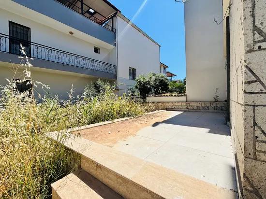In İzmir Seferihisar Cumhuriyet Mahallesi Gibt Es Eine 5+1 Satılık Müstakil Villa Zu Kaufen. Übersetzung: In Izmir Seferihisar Cumhuriyet Viertel Gibt Es Eine 5+1 Zu Verkaufende Separate Villa. Korrektur: In Izmir Seferihisar Cumhuriyet Stadtteil Gibt Es Eine 5+1 Zu Verkaufende Separate Villa. Letzte Korrektur: In Izmir Seferihisar Cumhuriyet Stadtteil Befindet Sich Eine 5+1 Satılık Müstakil Villa Zum Verkauf, Dies Wird Zu: In Izmir Seferihisar Cumhuriyet Stadtteil Befindet Sich Eine 5+1 Separate Villa Zum Verkauf. Die Endgültige Antwort Lautet: In Izmir Seferihisar Cumhuriyet Stadtteil Befindet Sich Eine 5+1 Separate Villa Zum Verkauf.