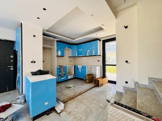 In İzmir Seferihisar Cumhuriyet Mahallesi Gibt Es Eine 5+1 Satılık Müstakil Villa Zu Kaufen. Übersetzung: In Izmir Seferihisar Cumhuriyet Viertel Gibt Es Eine 5+1 Zu Verkaufende Separate Villa. Korrektur: In Izmir Seferihisar Cumhuriyet Stadtteil Gibt Es Eine 5+1 Zu Verkaufende Separate Villa. Letzte Korrektur: In Izmir Seferihisar Cumhuriyet Stadtteil Befindet Sich Eine 5+1 Satılık Müstakil Villa Zum Verkauf, Dies Wird Zu: In Izmir Seferihisar Cumhuriyet Stadtteil Befindet Sich Eine 5+1 Separate Villa Zum Verkauf. Die Endgültige Antwort Lautet: In Izmir Seferihisar Cumhuriyet Stadtteil Befindet Sich Eine 5+1 Separate Villa Zum Verkauf.