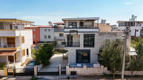 In İzmir Seferihisar Cumhuriyet Mahallesi Gibt Es Eine 5+1 Satılık Müstakil Villa Zu Kaufen. Übersetzung: In Izmir Seferihisar Cumhuriyet Viertel Gibt Es Eine 5+1 Zu Verkaufende Separate Villa. Korrektur: In Izmir Seferihisar Cumhuriyet Stadtteil Gibt Es Eine 5+1 Zu Verkaufende Separate Villa. Letzte Korrektur: In Izmir Seferihisar Cumhuriyet Stadtteil Befindet Sich Eine 5+1 Satılık Müstakil Villa Zum Verkauf, Dies Wird Zu: In Izmir Seferihisar Cumhuriyet Stadtteil Befindet Sich Eine 5+1 Separate Villa Zum Verkauf. Die Endgültige Antwort Lautet: In Izmir Seferihisar Cumhuriyet Stadtteil Befindet Sich Eine 5+1 Separate Villa Zum Verkauf.