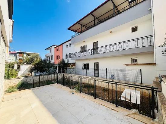 In İzmir Seferihisar Cumhuriyet Mahallesi Gibt Es Eine 5+1 Satılık Müstakil Villa Zu Kaufen. Übersetzung: In Izmir Seferihisar Cumhuriyet Viertel Gibt Es Eine 5+1 Zu Verkaufende Separate Villa. Korrektur: In Izmir Seferihisar Cumhuriyet Stadtteil Gibt Es Eine 5+1 Zu Verkaufende Separate Villa. Letzte Korrektur: In Izmir Seferihisar Cumhuriyet Stadtteil Befindet Sich Eine 5+1 Satılık Müstakil Villa Zum Verkauf, Dies Wird Zu: In Izmir Seferihisar Cumhuriyet Stadtteil Befindet Sich Eine 5+1 Separate Villa Zum Verkauf. Die Endgültige Antwort Lautet: In Izmir Seferihisar Cumhuriyet Stadtteil Befindet Sich Eine 5+1 Separate Villa Zum Verkauf.