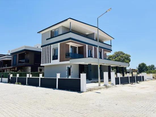 İzmir Seferihisar Cumhuriyet Viertel In Einem Geräumigen Gartengrundstück 3+1 Zu Verkaufende Doppelvilla