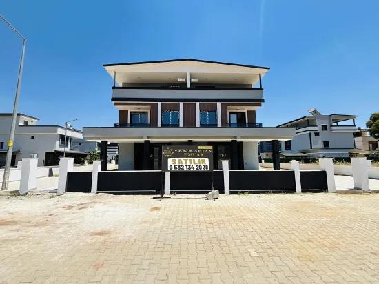 İzmir Seferihisar Cumhuriyet Viertel In Einem Geräumigen Gartengrundstück 3+1 Zu Verkaufende Doppelvilla