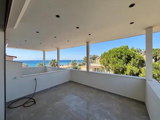 İzmir Seferihisar Bengiler Mahallesi’nde große gartenbesitzende dem Meer 20m 3+1 mietbare Villa