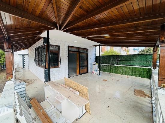 Freistehende Triplex-Sommervilla (4+1 Schlafzimmer) Am Meer In Bengiler, Seferihisar