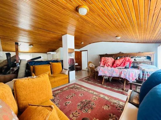 In der İzmir Seferihisar Tepecik Güneşli Kent Sitesi befindet sich eine vollständig mit Meerblick ausgestattete 4+2 zu verkaufende Villa