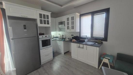 Ein Großer Coupon-shop Steht Am Belebtesten Ort In Ürkmez Zum Verkauf.