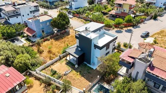 In İzmir Seferihisar Atatürk Mahallesi 2+1 geräumig mit Garten zu verkaufen Villa