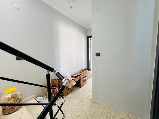 In İzmir Seferihisar Atatürk Mahallesi 2+1 geräumig mit Garten zu verkaufen Villa