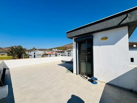 In İzmir Seferihisar Cumhuriyet Viertel mit gemeinsamem Eingang 3+1 zu verkaufen freistehende Villa