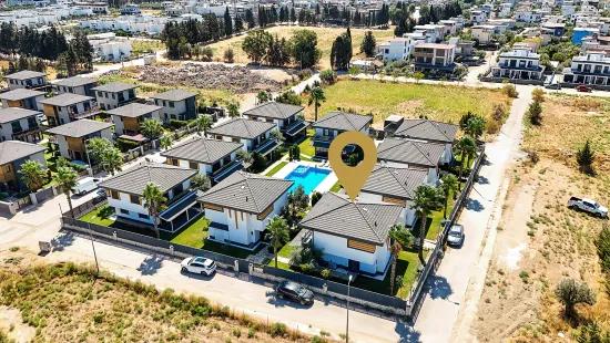 İzmir Seferihisar Im Viertel Cumhuriyet Innerhalb einer Wohnanlage mit Pool 3+1 Sommerhaus zum Verkauf