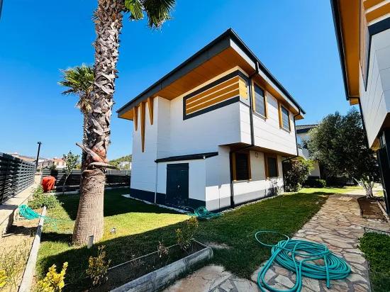 İzmir Seferihisar Im Viertel Cumhuriyet Innerhalb einer Wohnanlage mit Pool 3+1 Sommerhaus zum Verkauf