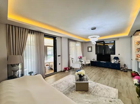 İzmir Seferihisar Im Viertel Cumhuriyet Innerhalb einer Wohnanlage mit Pool 3+1 Sommerhaus zum Verkauf