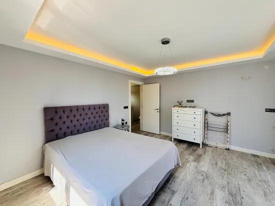 İzmir Seferihisar Im Viertel Cumhuriyet Innerhalb einer Wohnanlage mit Pool 3+1 Sommerhaus zum Verkauf