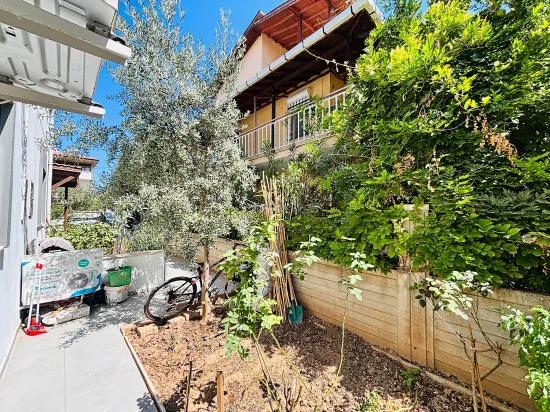 Im Stadtteil Payamlı In İzmir Seferihisar: Sommervilla mit Garten, 2+1, zu verkaufen