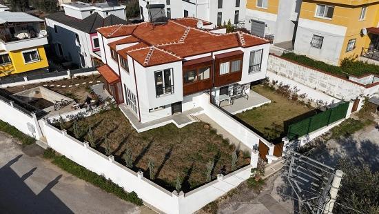 Brandneue 3+1-Zimmer-Villa Mit Großem Garten In Seferihisar Payamlı Village Zu Verkaufen.