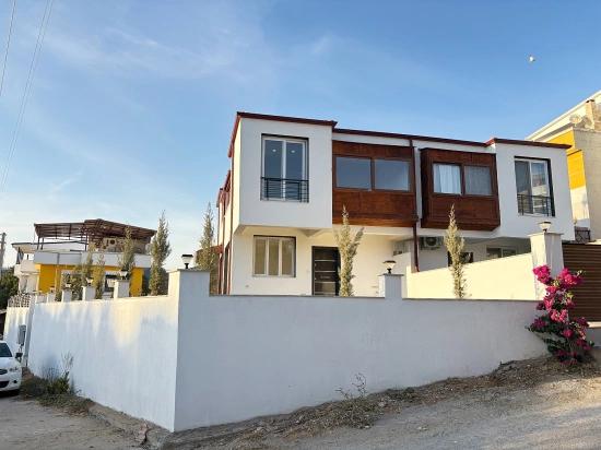 Brandneue 3+1-Zimmer-Villa Mit Großem Garten In Seferihisar Payamlı Village Zu Verkaufen.