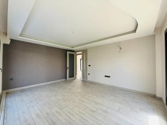 Seferihisar Im Necat Hepkon Nachbarschaft Im Wohnkomplex mit Pool freistehende Wohnung mit Garten zu verkaufen 2+1