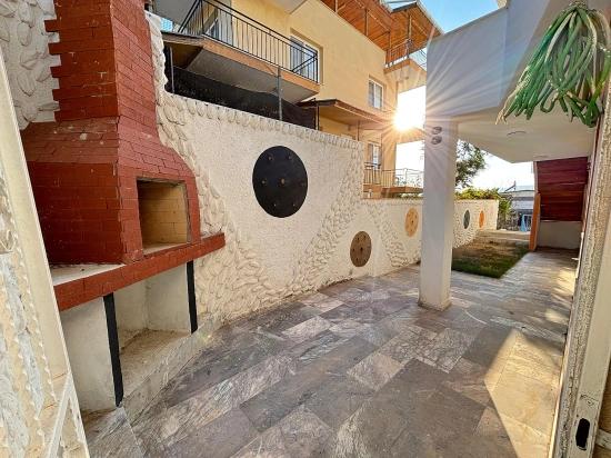 2+1 Wohnung Zum Verkauf Mit Garten In Seferihisar Ürkmez, Zentrale Lage