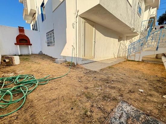 2+1-Zimmer-Wohnung In Seferihisar Ürkmez Zu Verkaufen, Mit Separater Küche Und Garten, Keine Nebenkosten