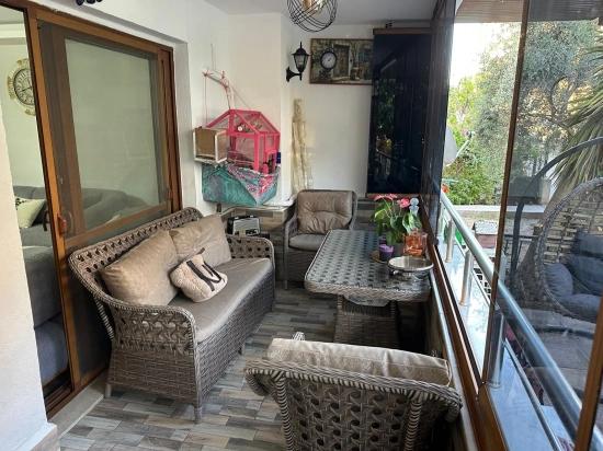 2+1-zimmer-wohnung Zum Verkauf In Seferihisar Ürkmez, 300 M Vom Strand Entfernt, Mit Garten