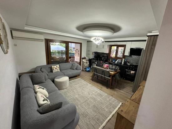 2+1-zimmer-wohnung Zum Verkauf In Seferihisar Ürkmez, 300 M Vom Strand Entfernt, Mit Garten