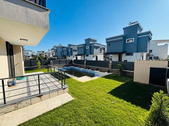 Große 3+1-zimmer-villa (300 M² Bruttofläche) Mit Separatem Pool In Doğanbey Zu Verkaufen