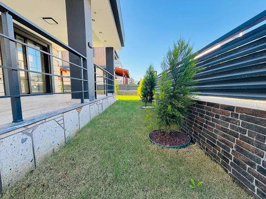 Große 3+1-zimmer-villa (300 M² Bruttofläche) Mit Separatem Pool In Doğanbey Zu Verkaufen