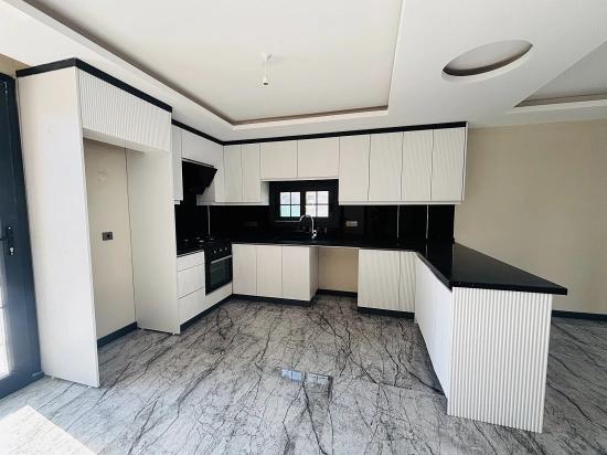 Große 3+1-zimmer-villa (300 M² Bruttofläche) Mit Separatem Pool In Doğanbey Zu Verkaufen