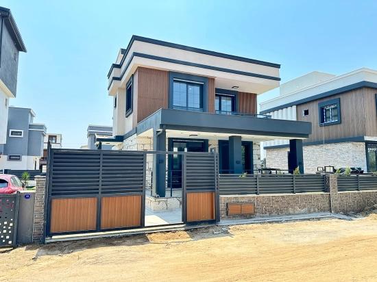 Große 3+1-Zimmer-Villa (300 M² Bruttofläche) Mit Separatem Pool In Doğanbey Zu Verkaufen