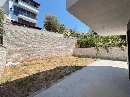 2+1-Zimmer-Villa Mit Großem Garten, 500 Meter Vom Strand In Seferihisar Ürkmez Entfernt, Zu Verkaufen.