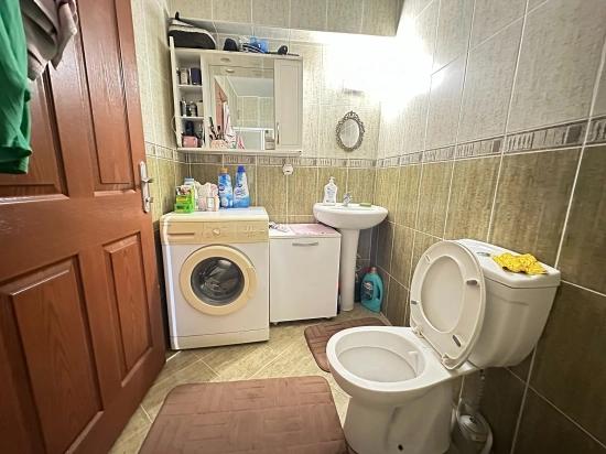 2+1-Zimmer-Wohnung Zum Verkauf In Seferihisar Ürkmez, Mittlere Etage, Vorderfassade, 450 M Vom Strand Entfernt