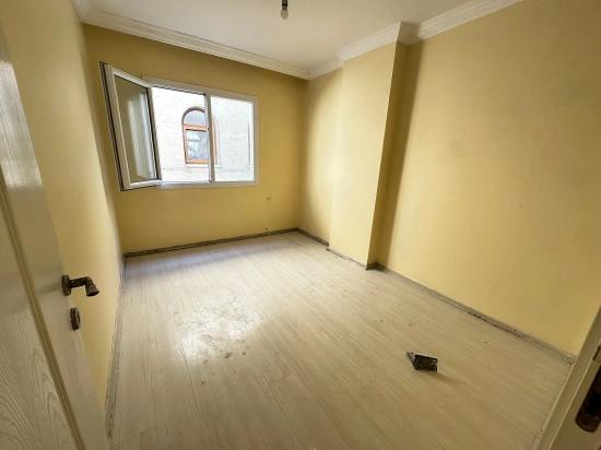 2+1-Zimmer-Wohnung Zum Verkauf In Seferihisar Ürkmez, Zentral Gelegen, 150 M Vom Strand Entfernt