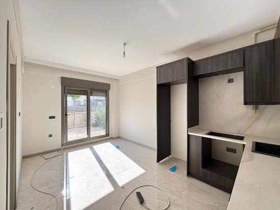 1+1 Erdgeschoss-Gartenwohnung In Izmir Seferihisar Çolakibrahim