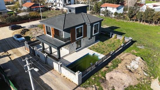 Freistehende Maisonette-Einzelvilla Mit Pool Im Stadtteil Düzce, Seferihisar, İzmir