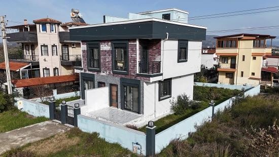 2+1 Villa Mit Großem Garten Zum Verkauf Im Viertel Atatürk, Seferihisar, İzmir