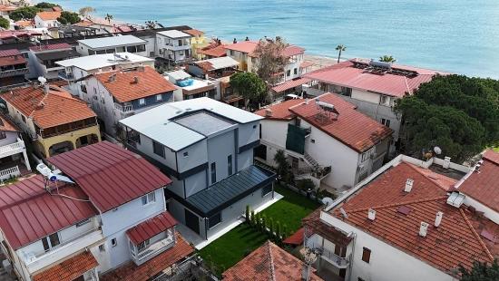 Ultra-luxus-sommerhaus Mit 3+1 Schlafzimmern Und Smart-home-system, 50 M Vom Meer Entfernt In Ürkmez, Seferihisar, İzmir