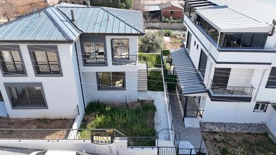 2+1 Villa Mit Garten Zum Verkauf Im Dorf Payamlı, Seferihisar, İzmir