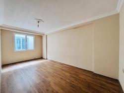 2+1-Zimmer-Wohnung Mit Geschlossener Küche, Nach Hinten Ausgerichtet, Bergblick, Im Stadtzentrum Von Bengiler, Seferihisar, Izmir