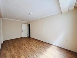 2+1-Zimmer-Wohnung Mit Geschlossener Küche, Nach Hinten Ausgerichtet, Bergblick, Im Stadtzentrum Von Bengiler, Seferihisar, Izmir