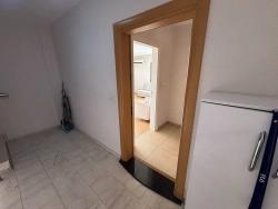 2+1-Zimmer-Wohnung Im Mittleren Stockwerk An Der Straße In Bengiler, Seferihisar